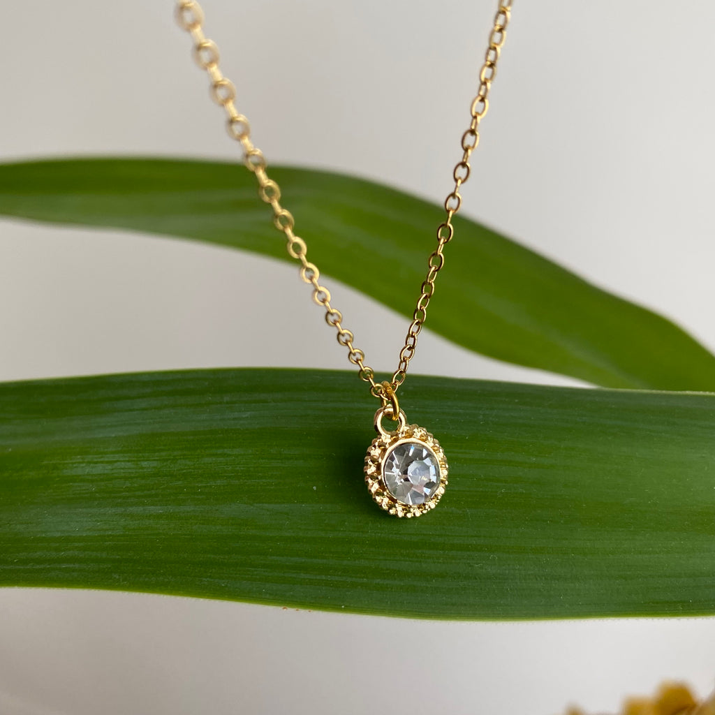 Gold Vintage Sparkle Pendant Necklace