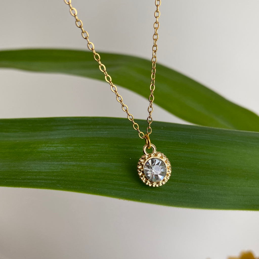 Gold Vintage Sparkle Pendant Necklace