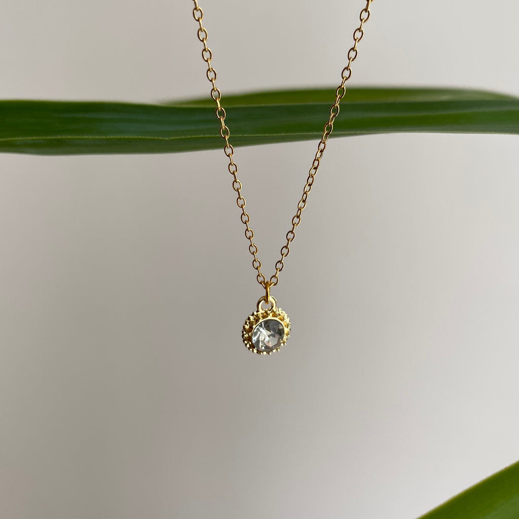 Gold Vintage Sparkle Pendant Necklace