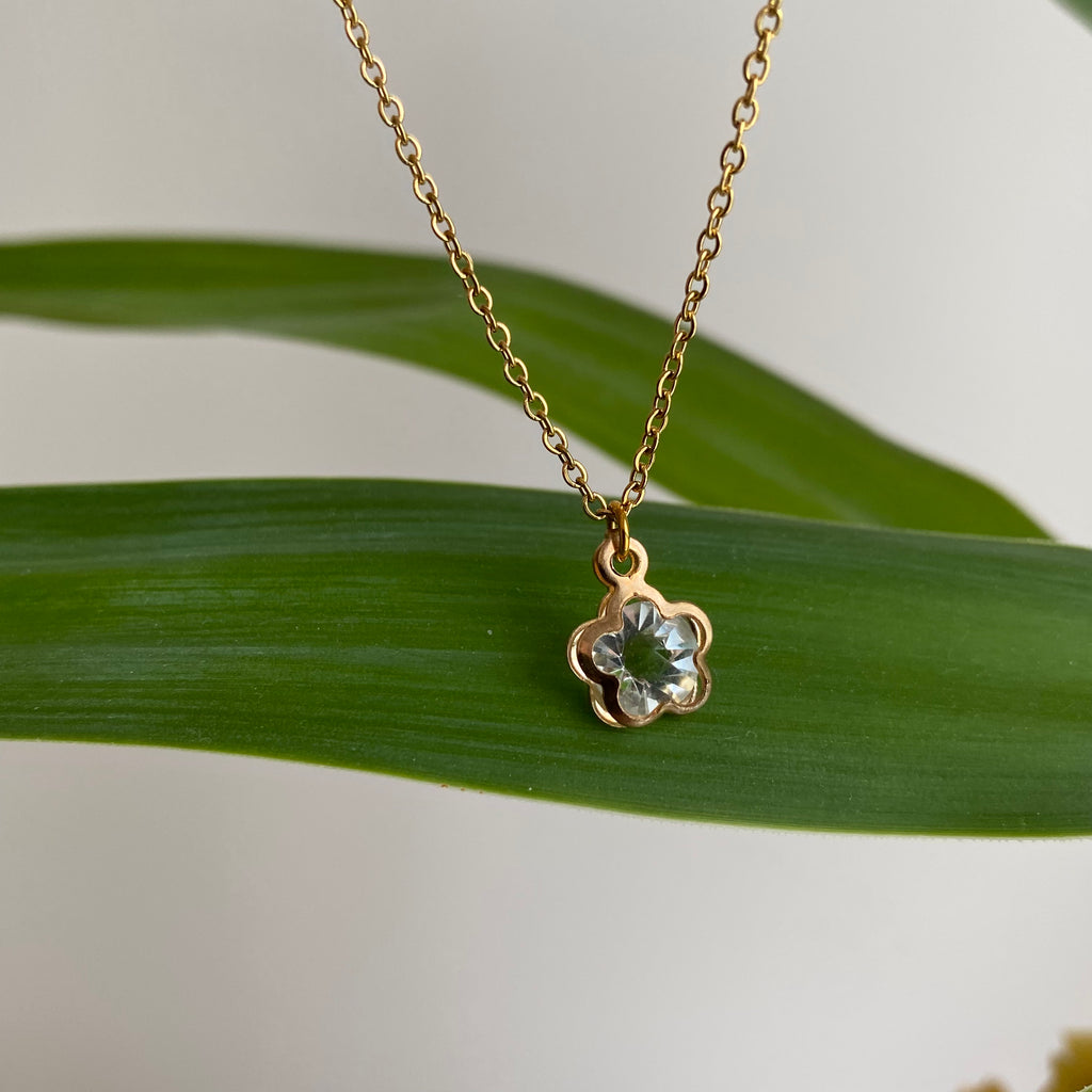 Gold Flower Diamond Pendant Necklace