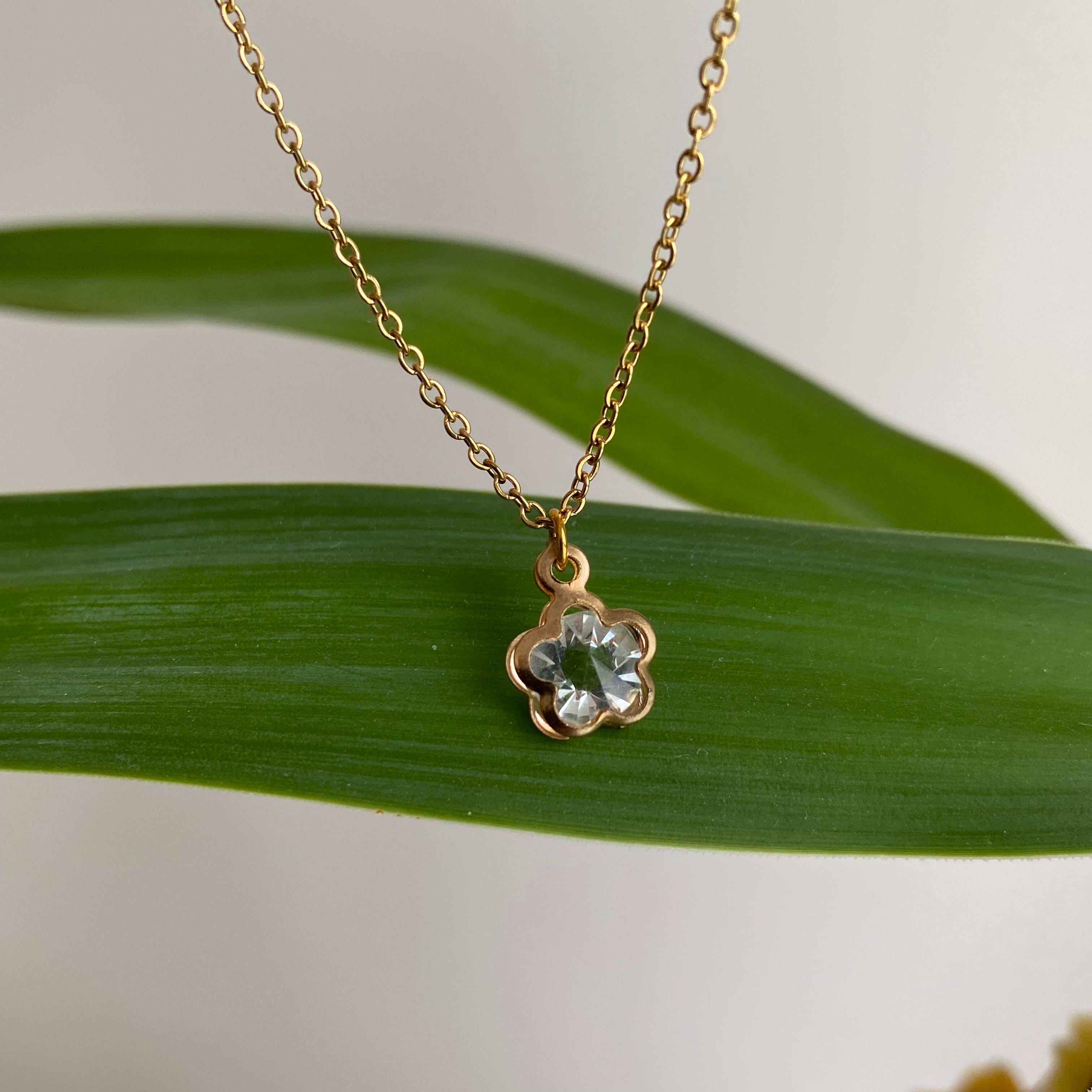 Gold Flower Diamond Pendant Necklace