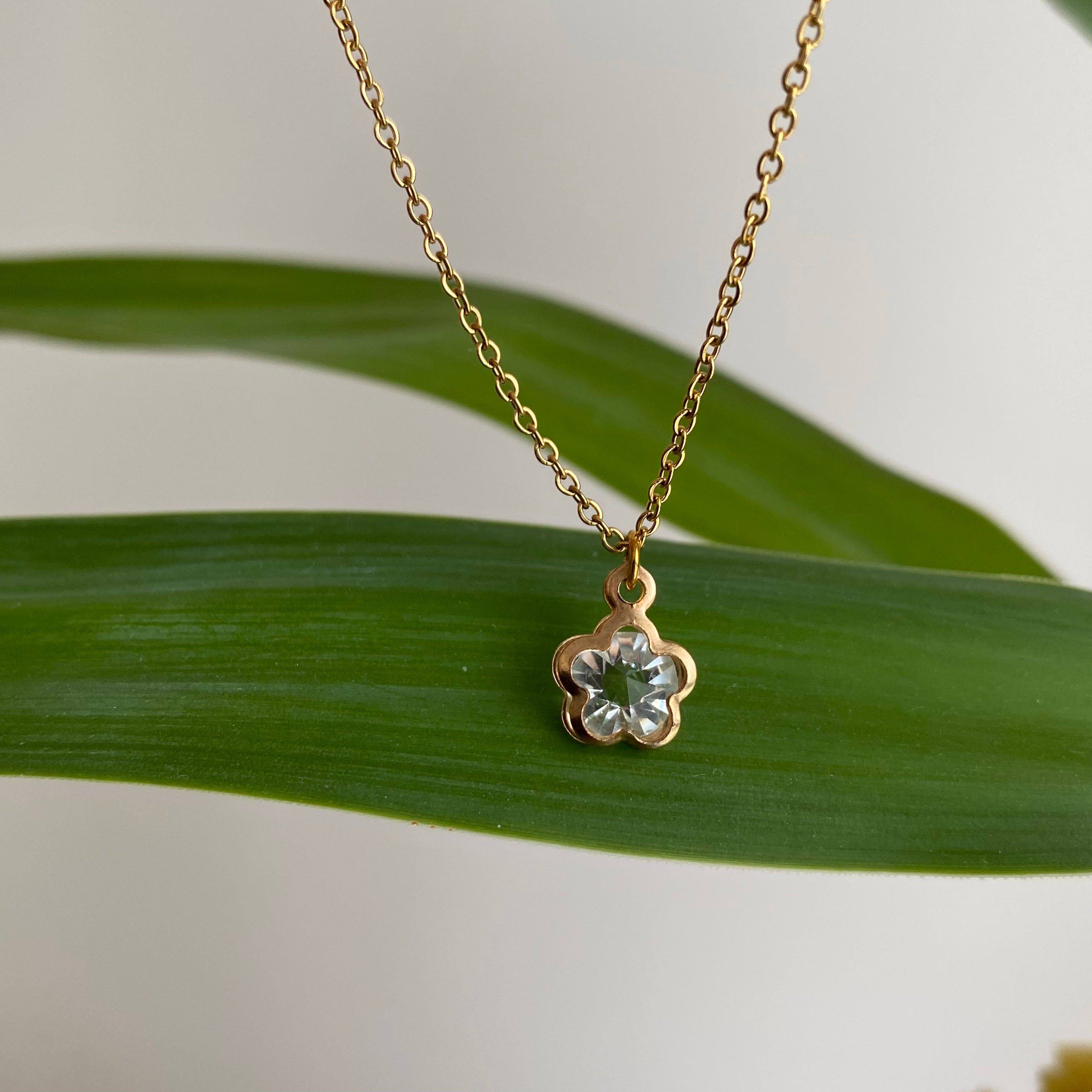 Gold Flower Diamond Pendant Necklace