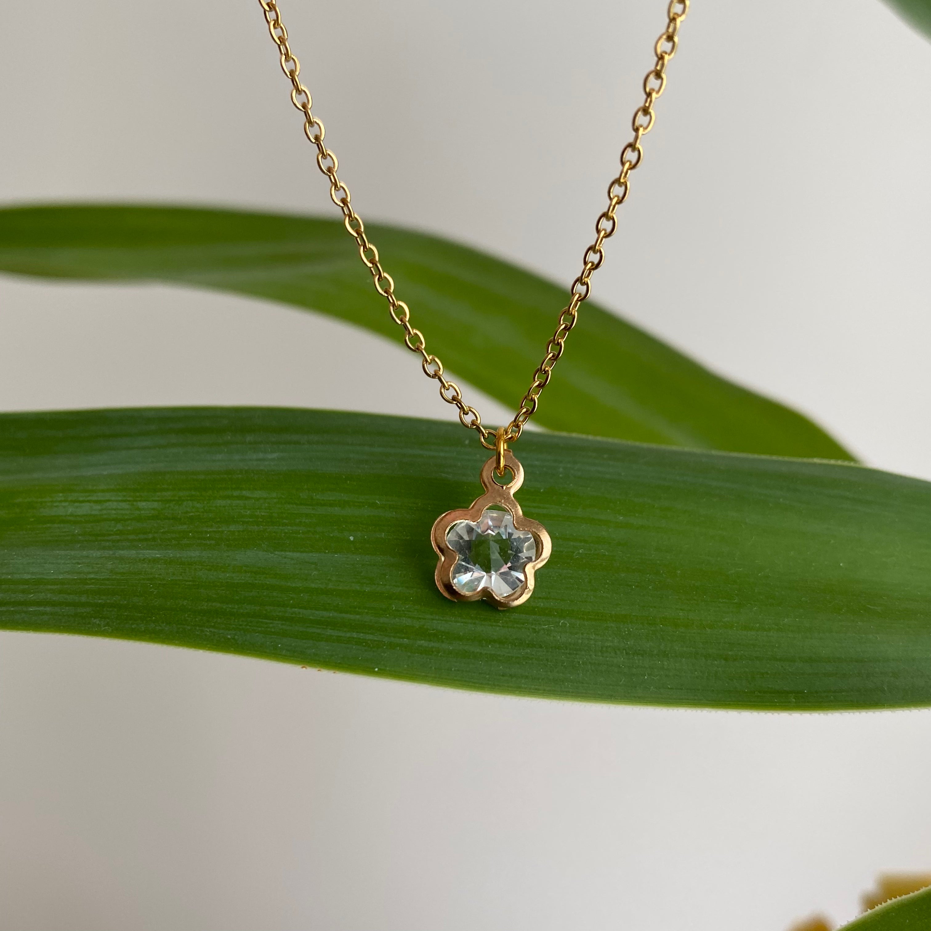 Gold Flower Diamond Pendant Necklace