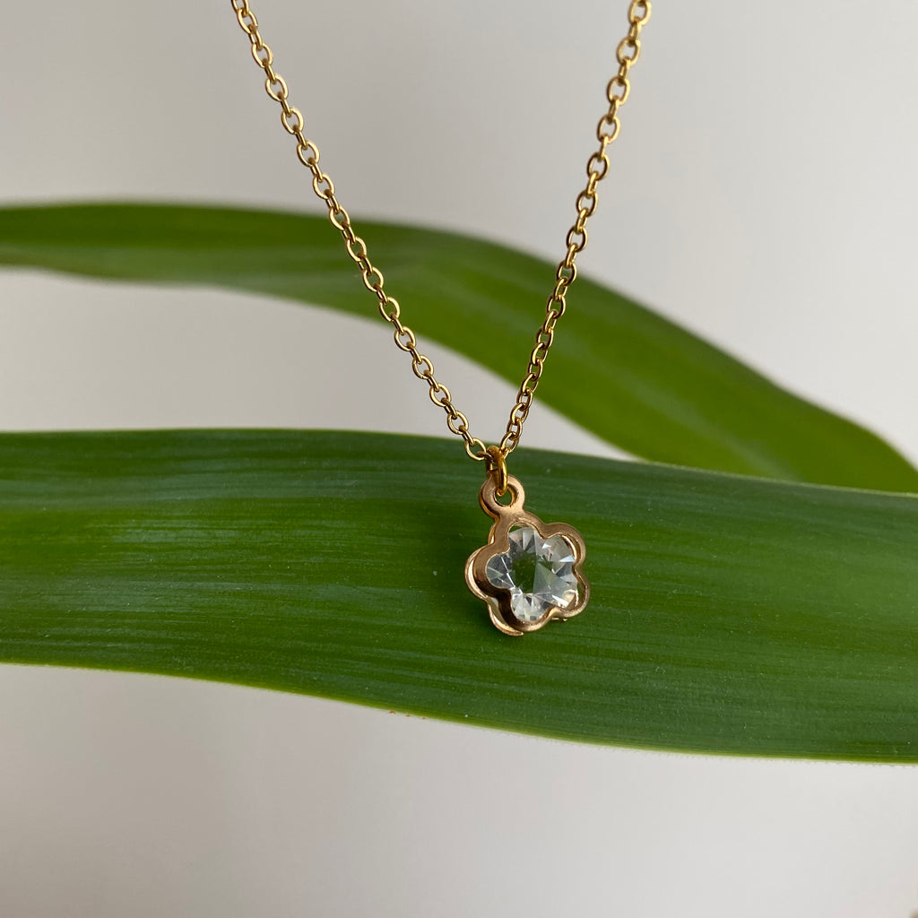 Gold Flower Diamond Pendant Necklace