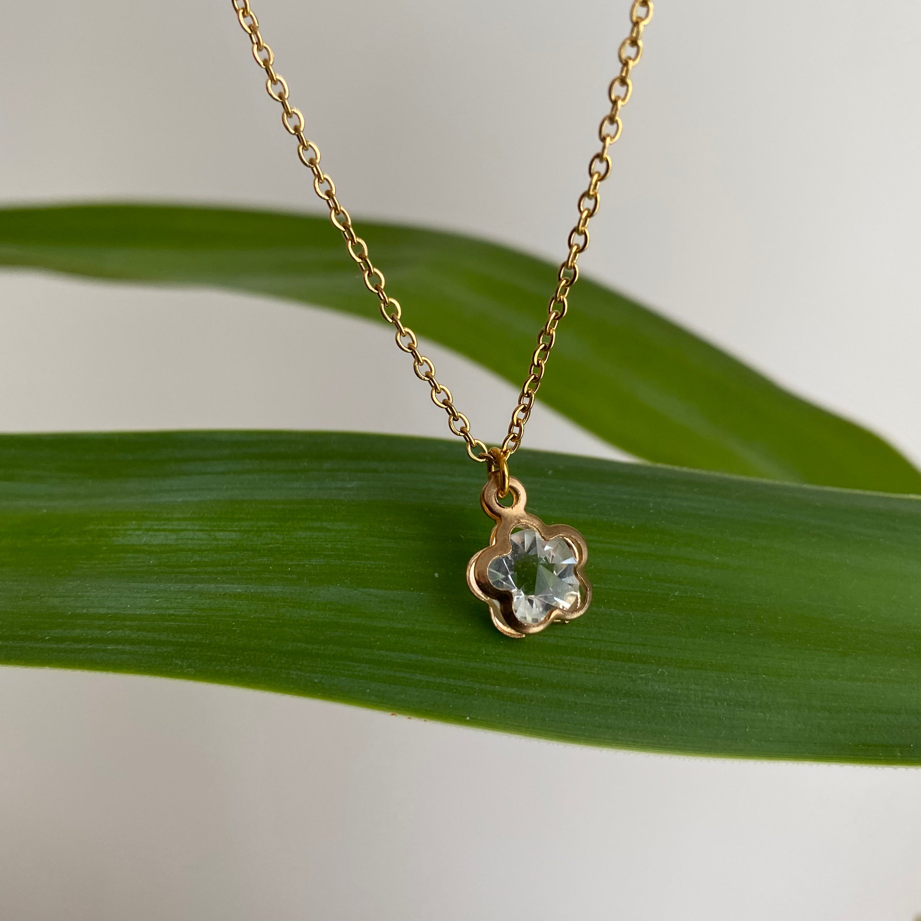 Gold Flower Diamond Pendant Necklace