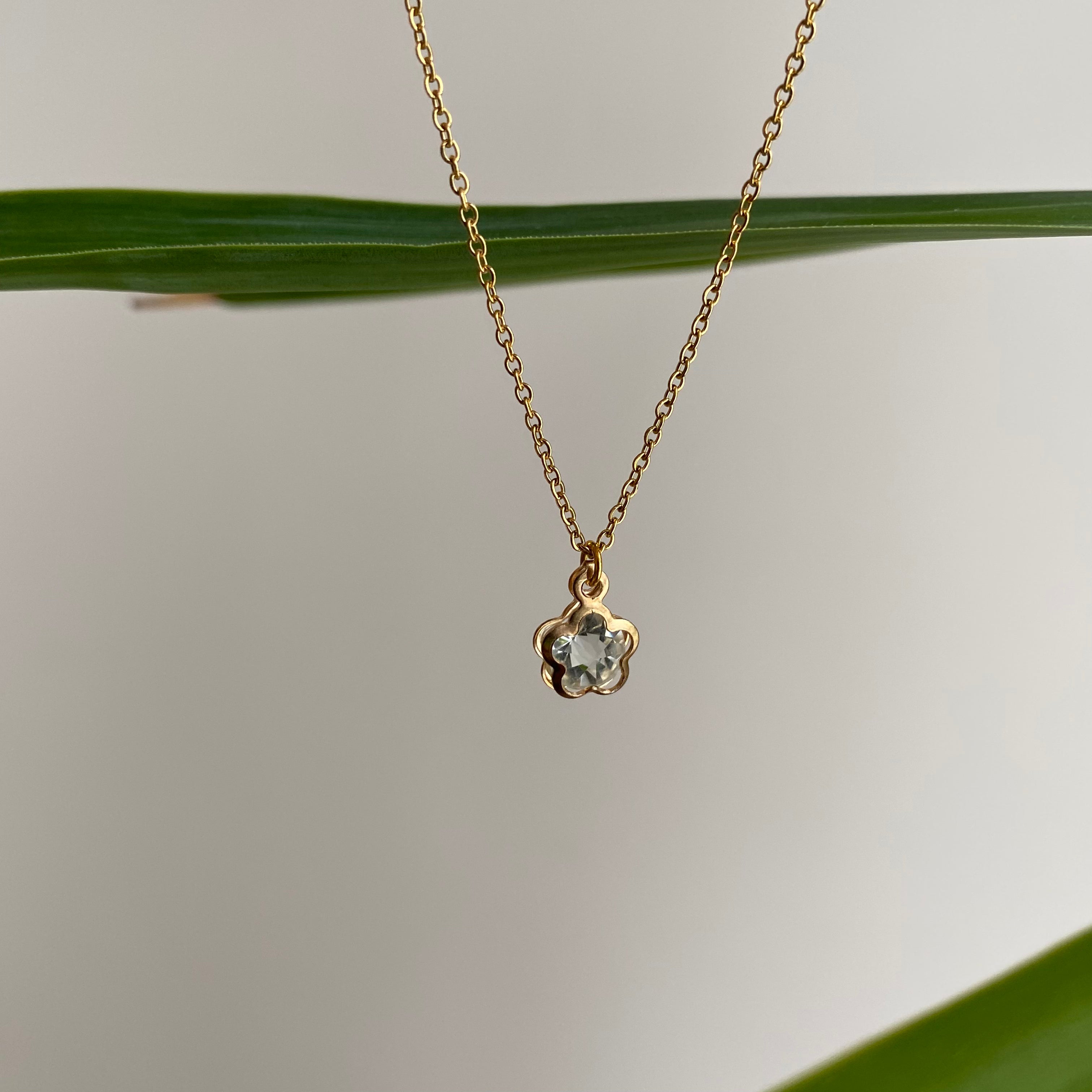 Gold Flower Diamond Pendant Necklace