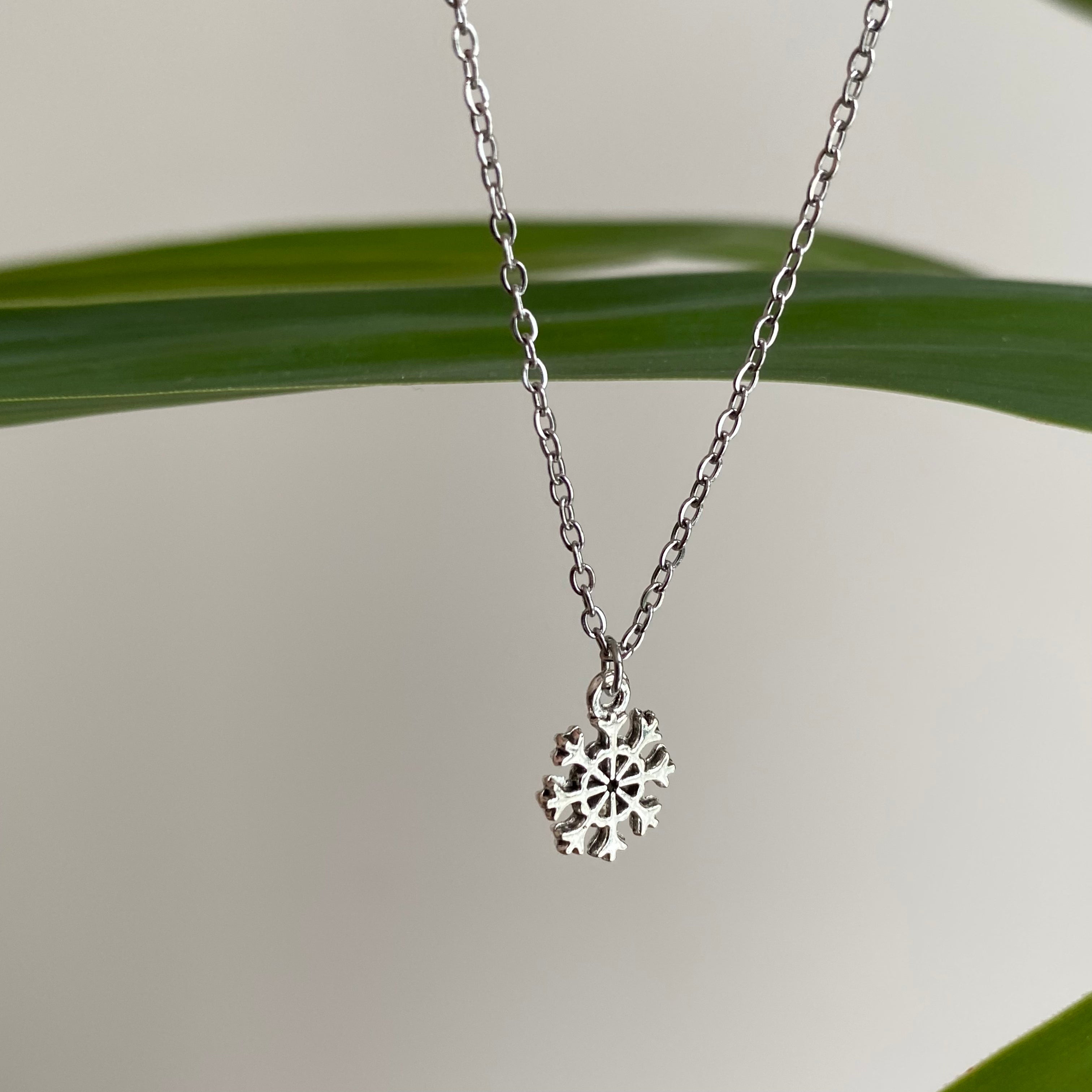 Silver Snowflake Pendant Necklace (Small Size)