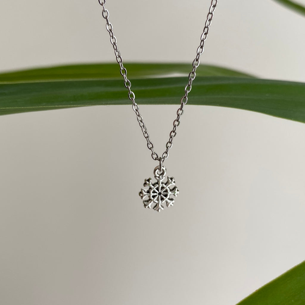 Silver Snowflake Pendant Necklace (Small Size)