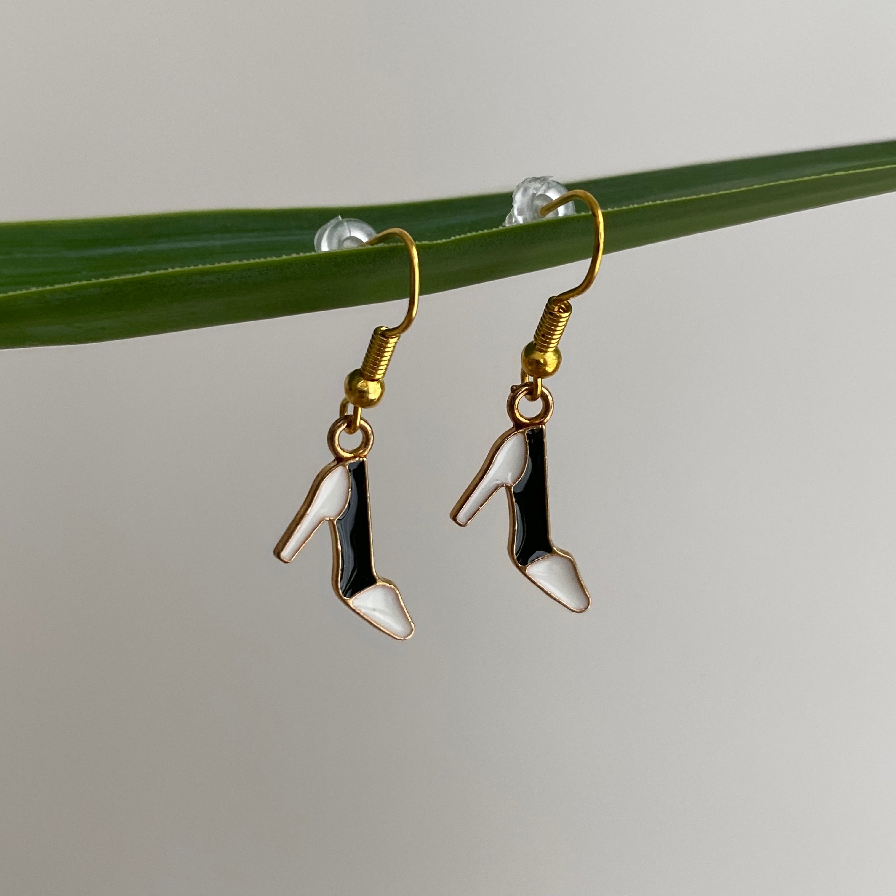 Black/White High Heels Dangle Earrings