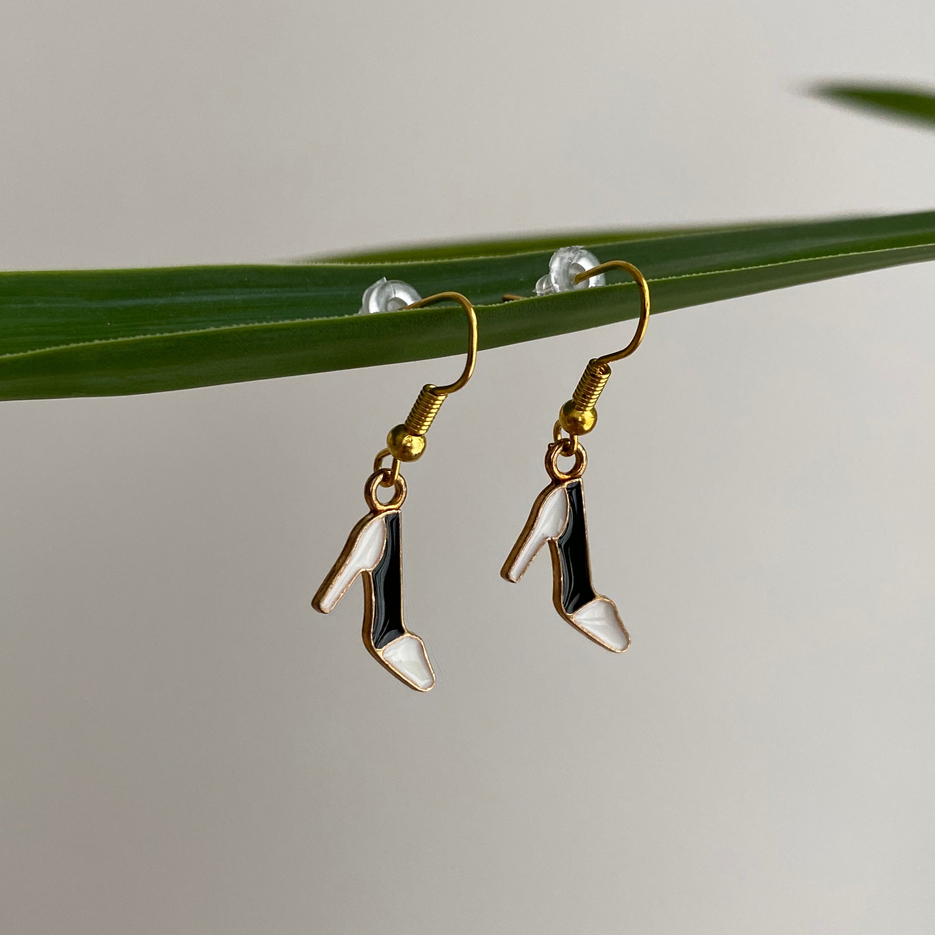 Black/White High Heels Dangle Earrings