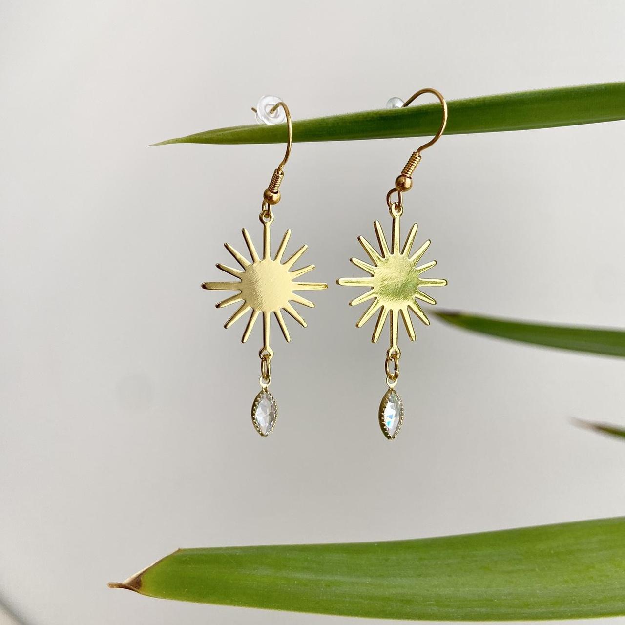 Gold Rising Sun With Dangle Earrings With Oval - Image 3