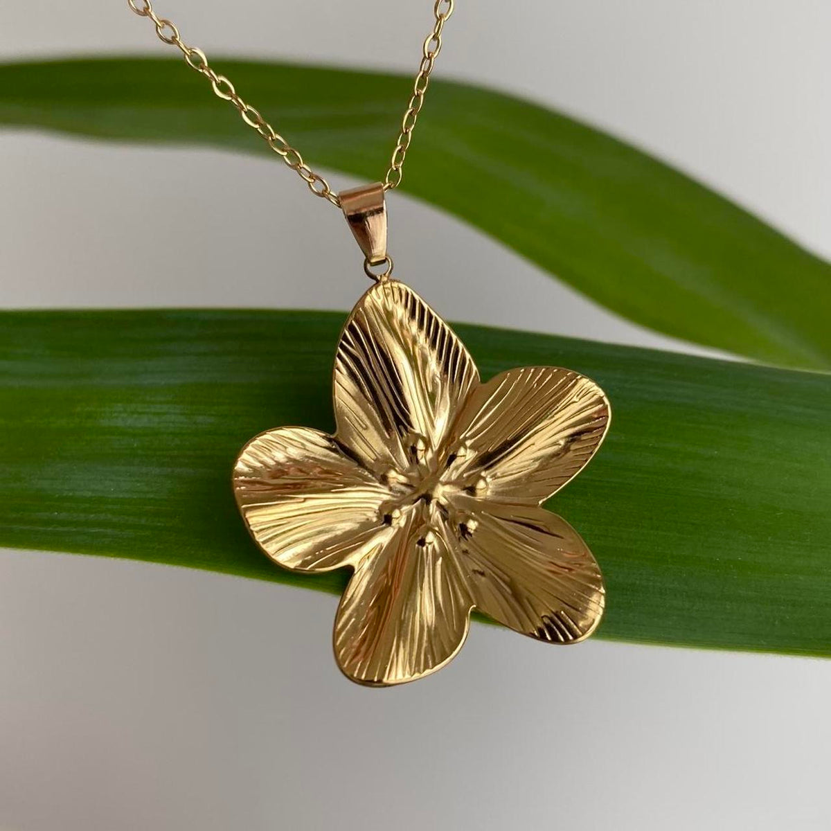 Large Gold Flower Pendant Chain Necklace Also