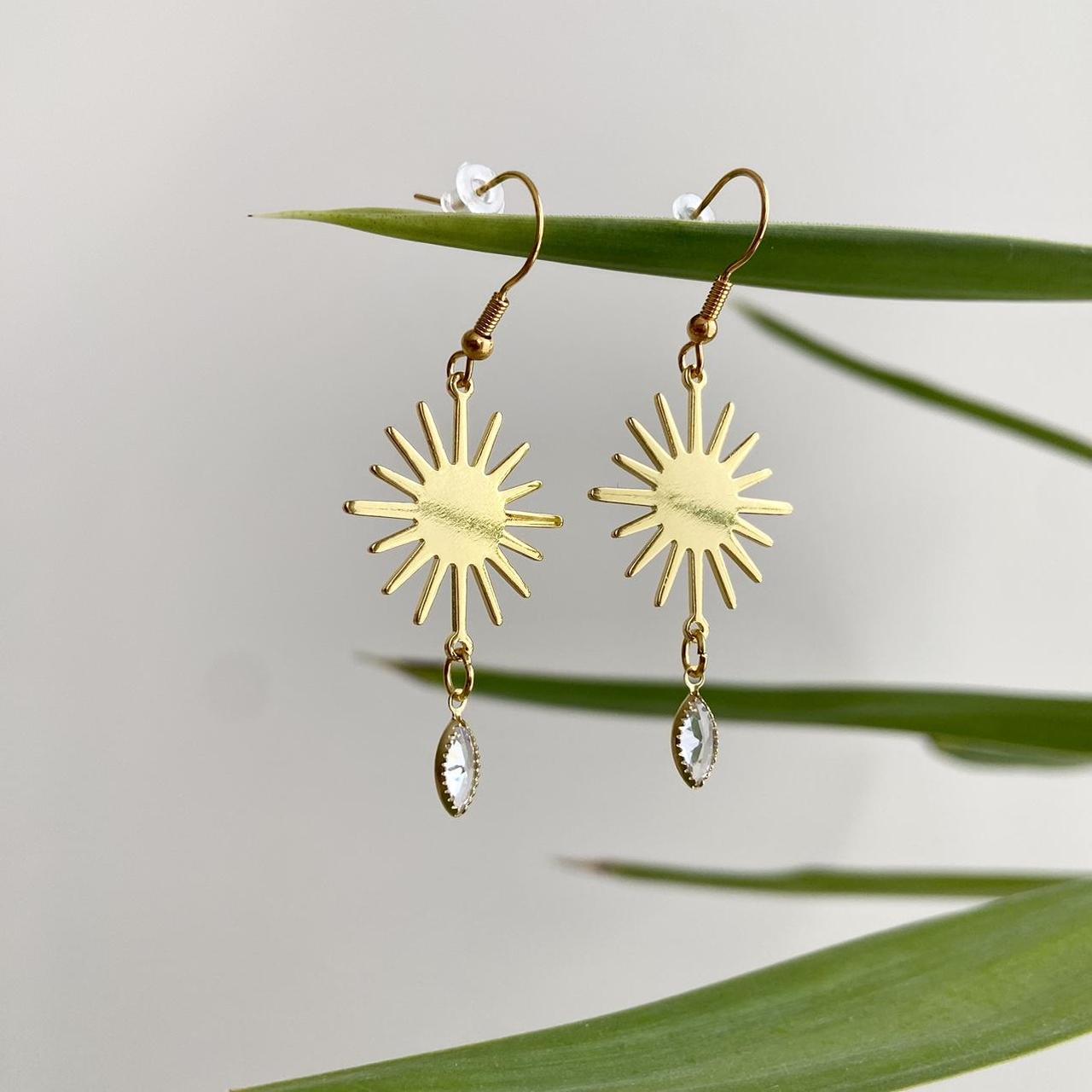 Gold Rising Sun With Dangle Earrings With Oval - Image 2