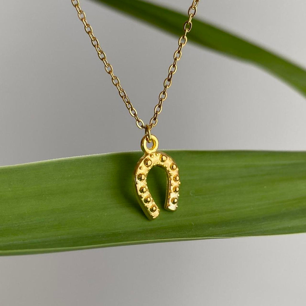 Lucky Gold Horseshoe Pendant Chain Necklace 18