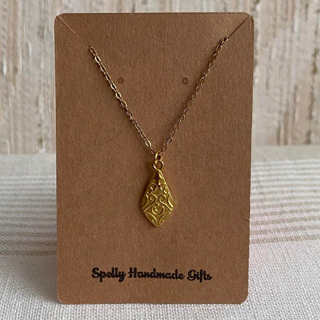 Elegant Swirl Gold Teardrop Pendant Chain Necklace - Image 4