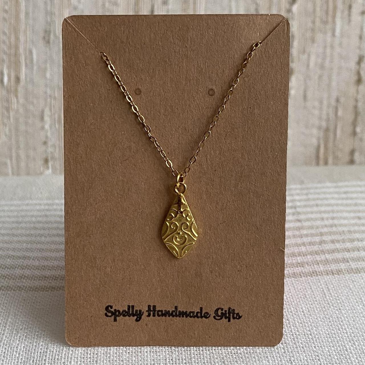 Elegant Swirl Gold Teardrop Pendant Chain Necklace - Image 4