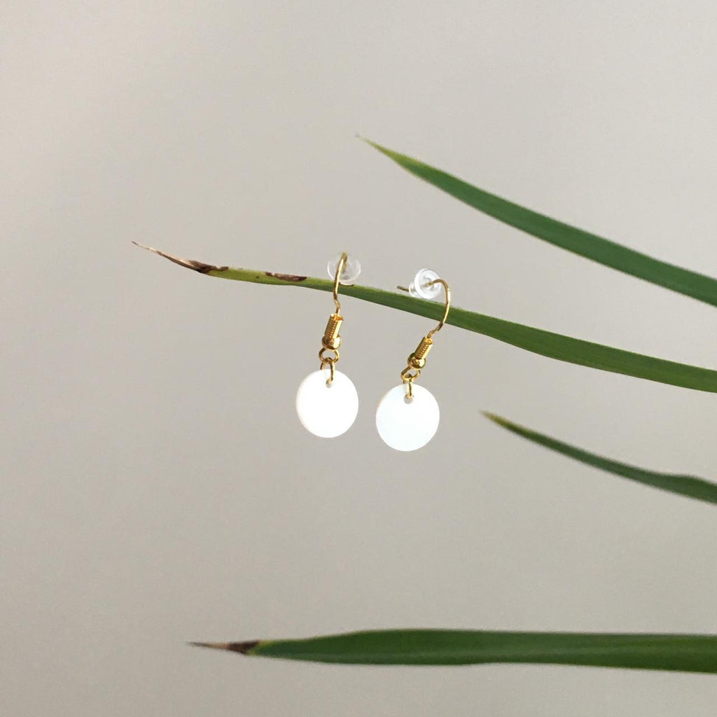 Circle Shimmery Shell Dangle Earrings Hand Made - Image 3
