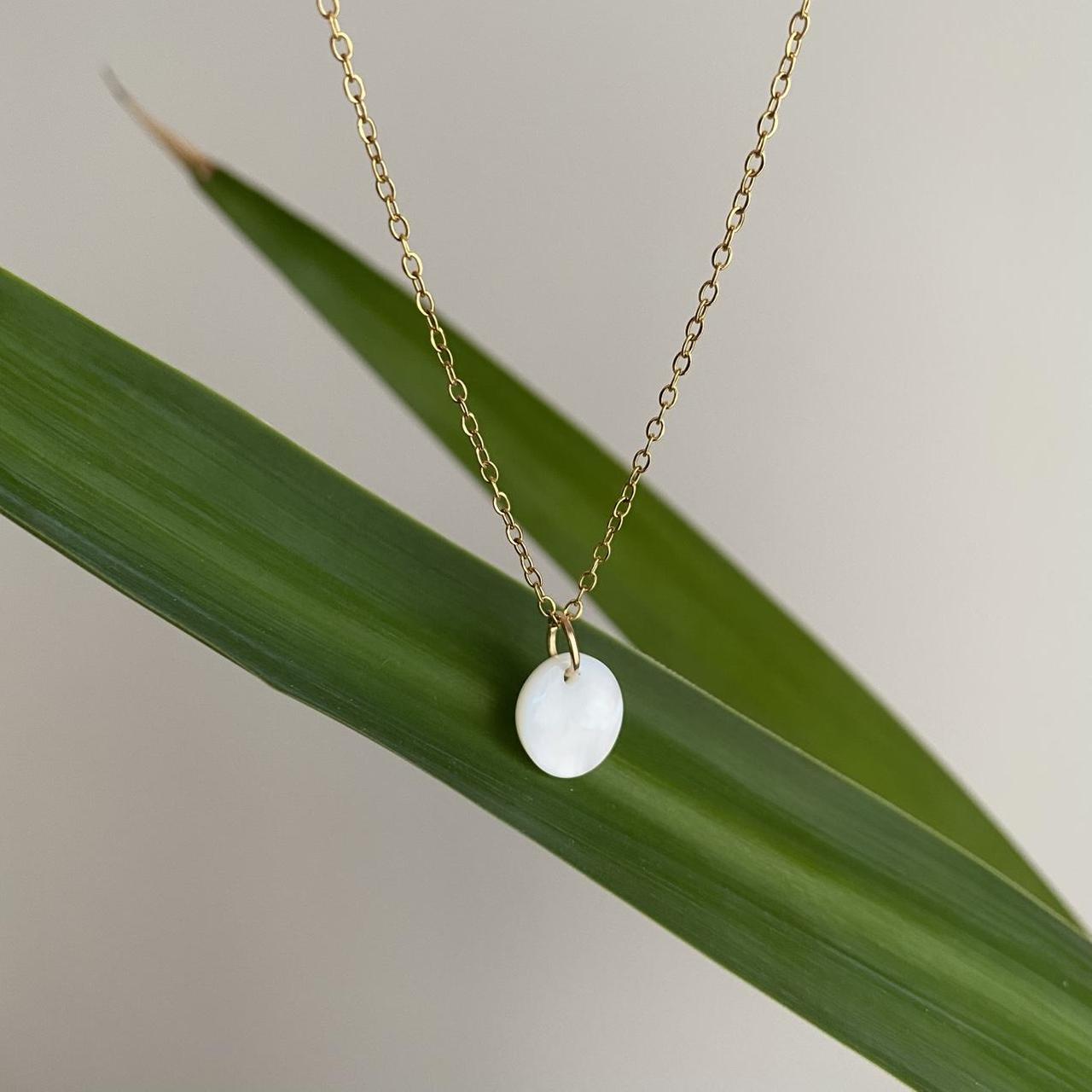 White Shell Circle Pendant Chain Necklace With Gold - Image 5