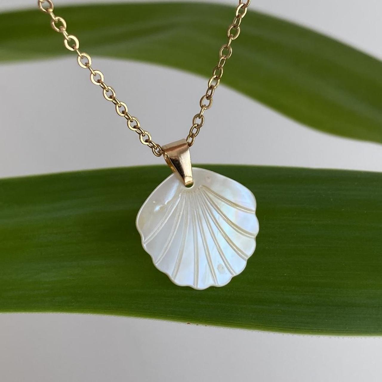 Genuine Shell Pendant Chain Necklace With Gold