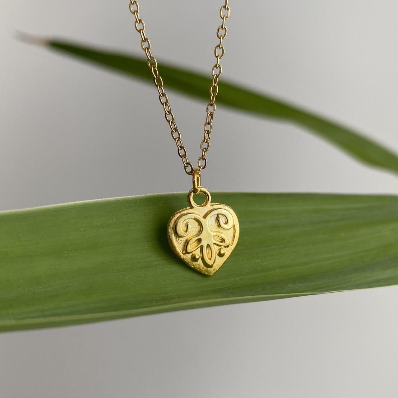 Elegant Gold Leaf Pendant Chain Necklace 18 Karat