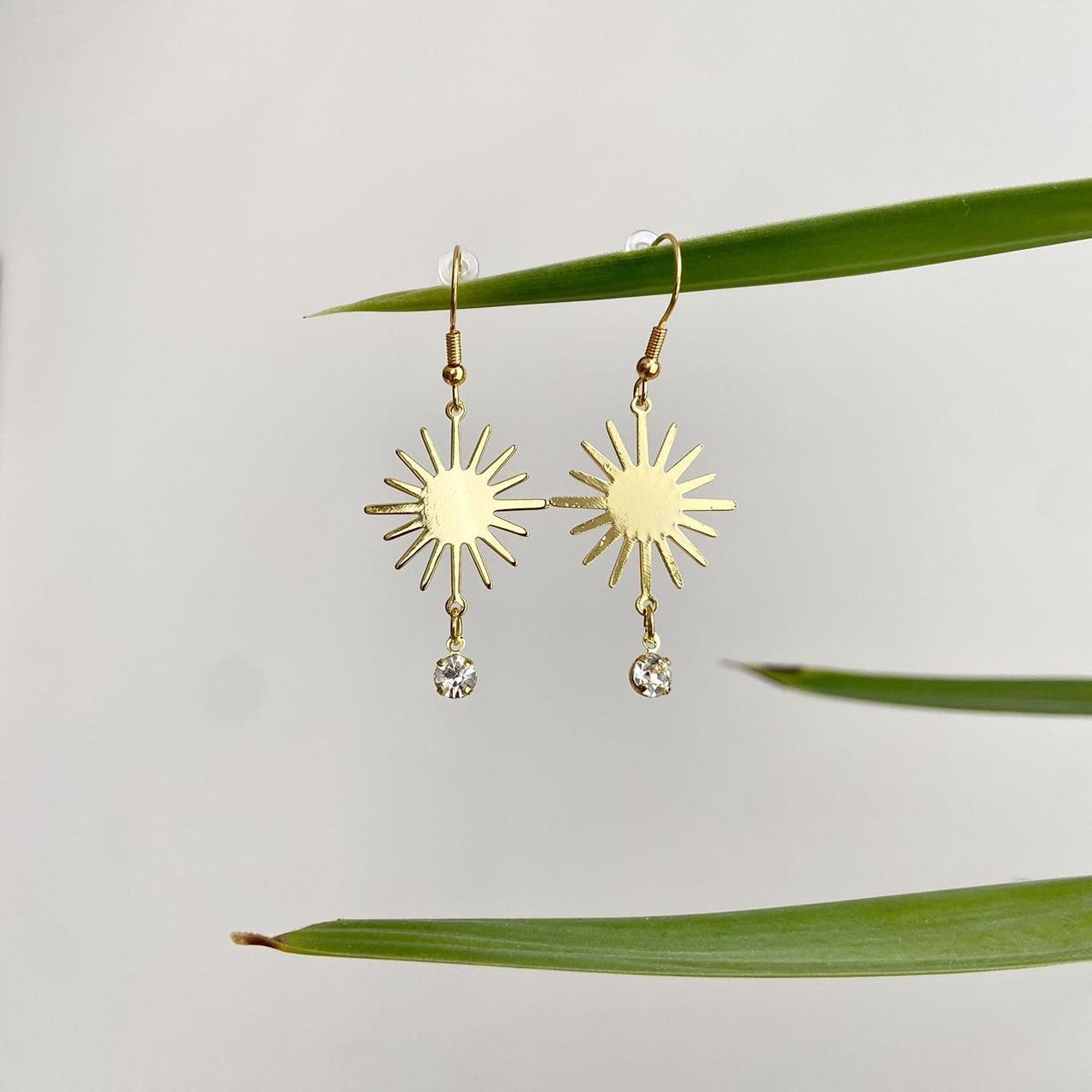 Gold Rising Sun With Dangle Earrings With Circular - Image 2