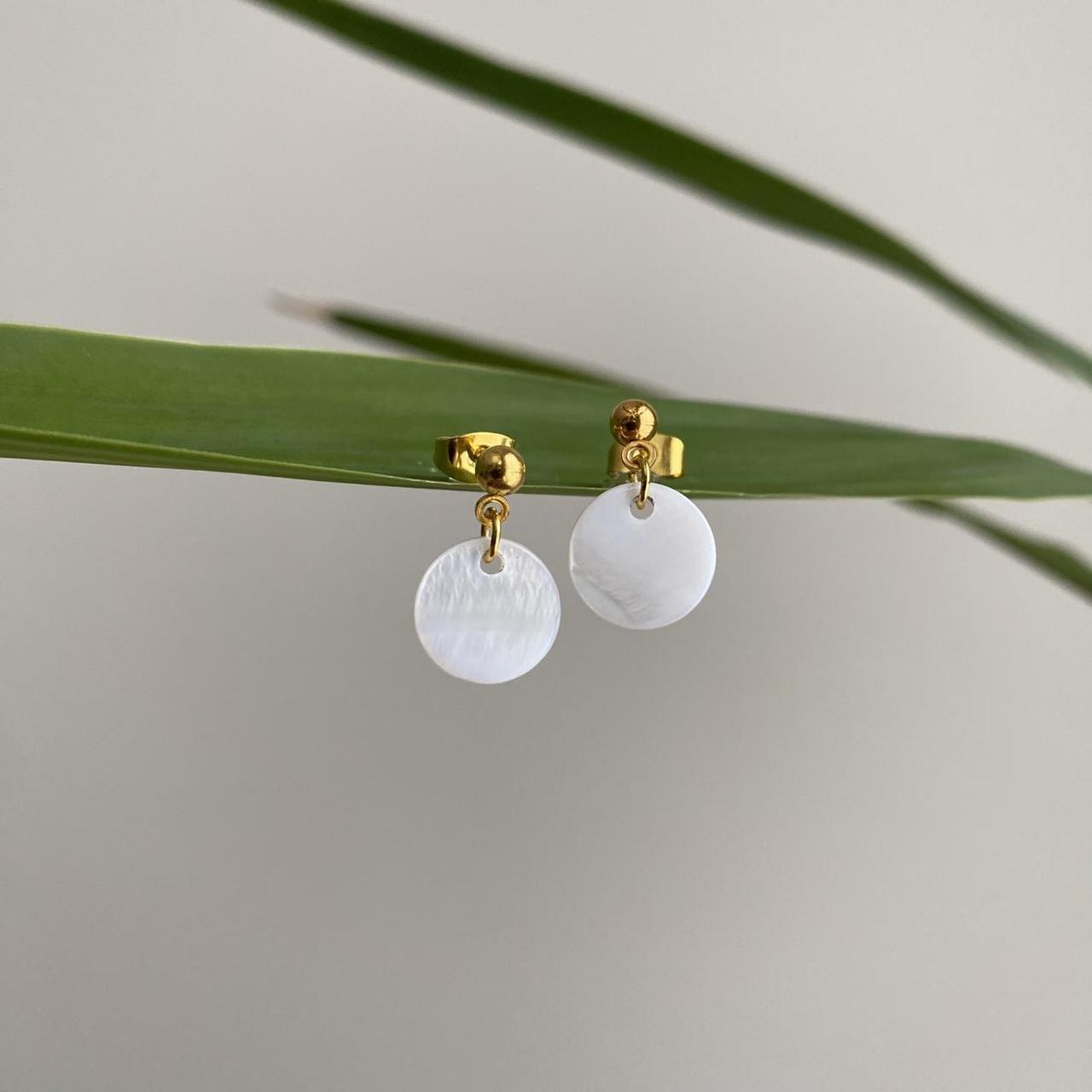 White Circle Shell Gold Dangle Stud Earrings Hand - Image 2