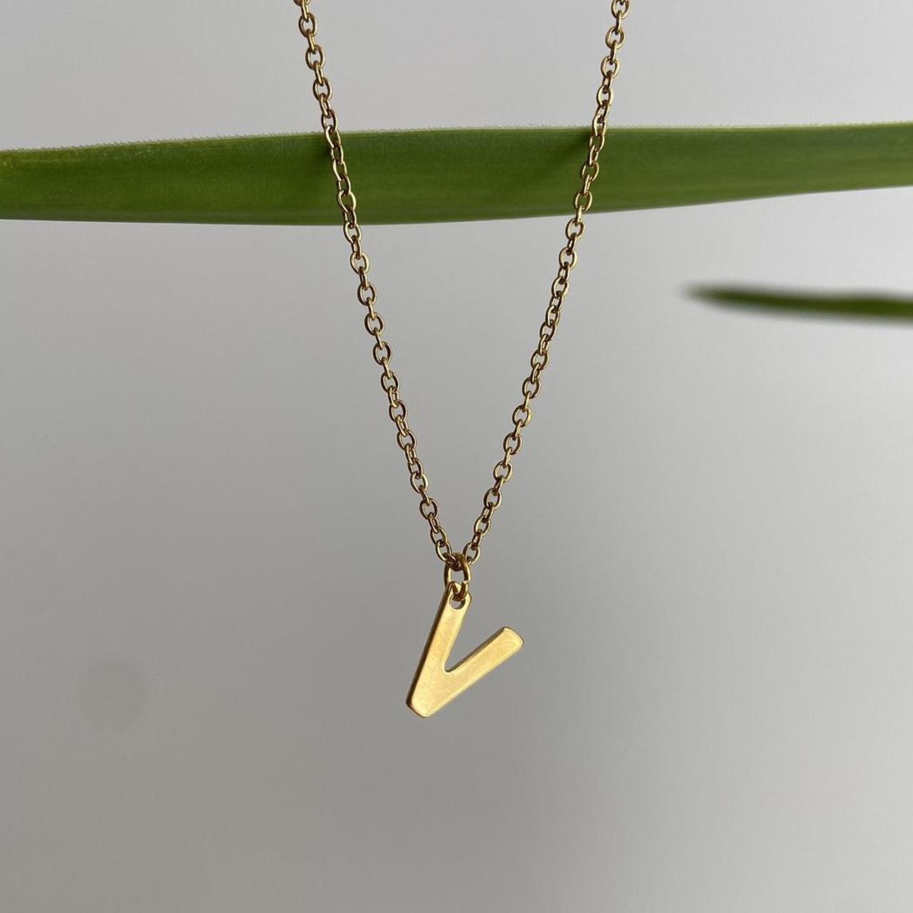 Gold Letter V Initial Pendant Chain Necklace 18