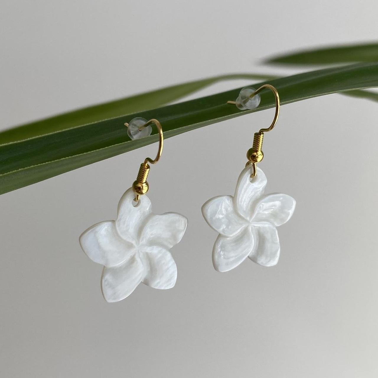 Genuine White Shell Flower Dangle Earrings With Gold - Image 2