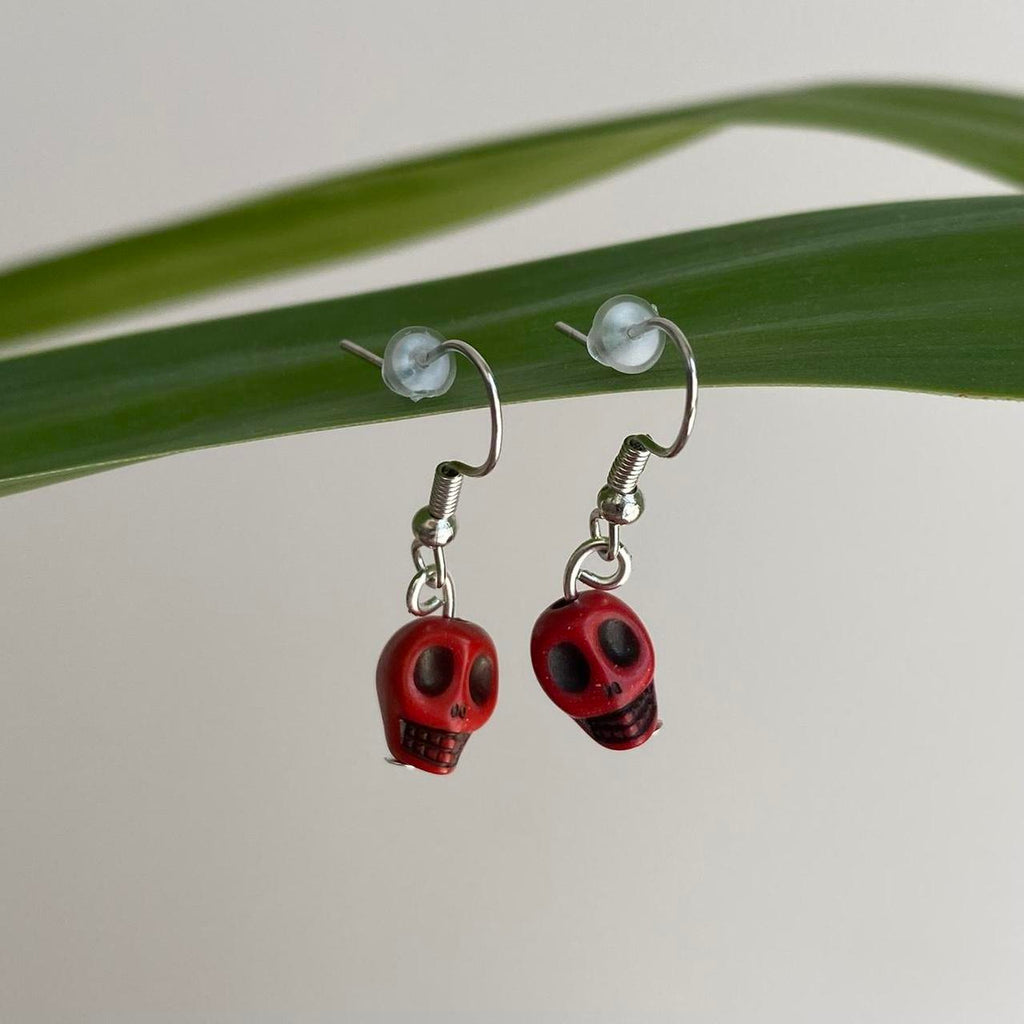Cinco De Mayo Red And Black Skull Dangle Earrings - Image 2