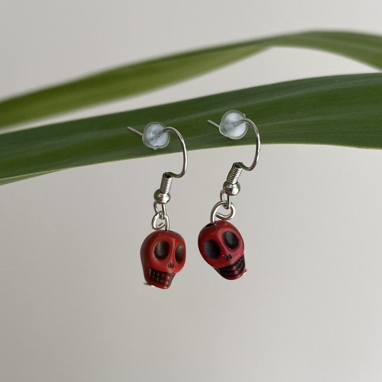 Cinco De Mayo Red And Black Skull Dangle Earrings - Image 2