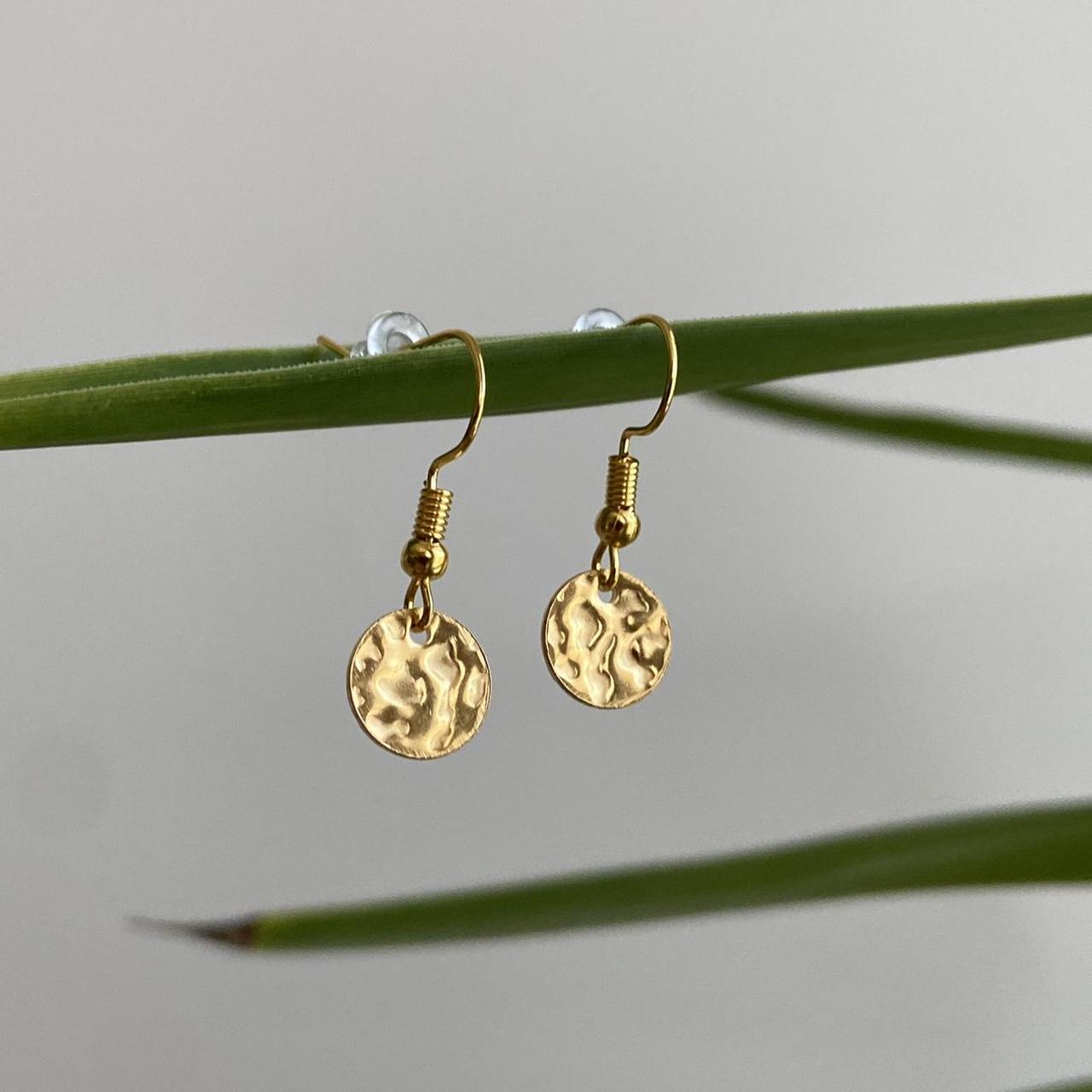 Medium Hammered Gold Circle Dangle Earrings 100 - Image 3