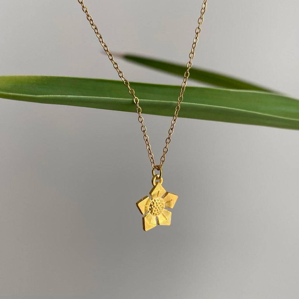 Gold Flower Pendant Chain Necklace 18 Karat Gold - Image 3