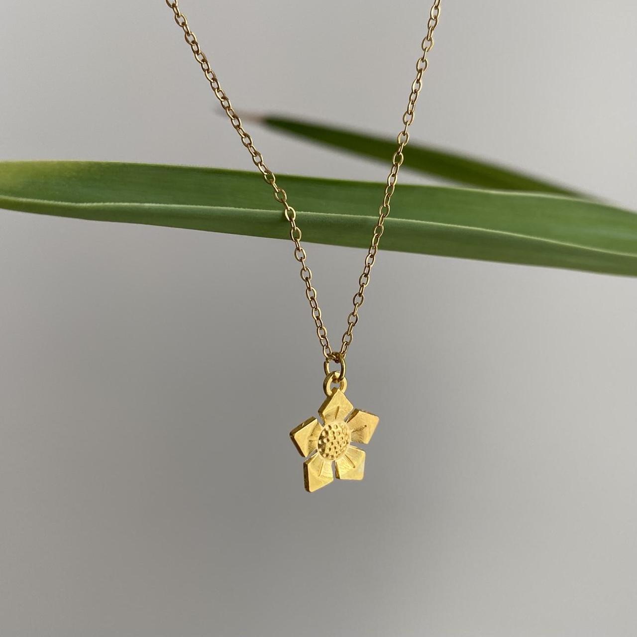 Gold Flower Pendant Chain Necklace 18 Karat Gold - Image 3