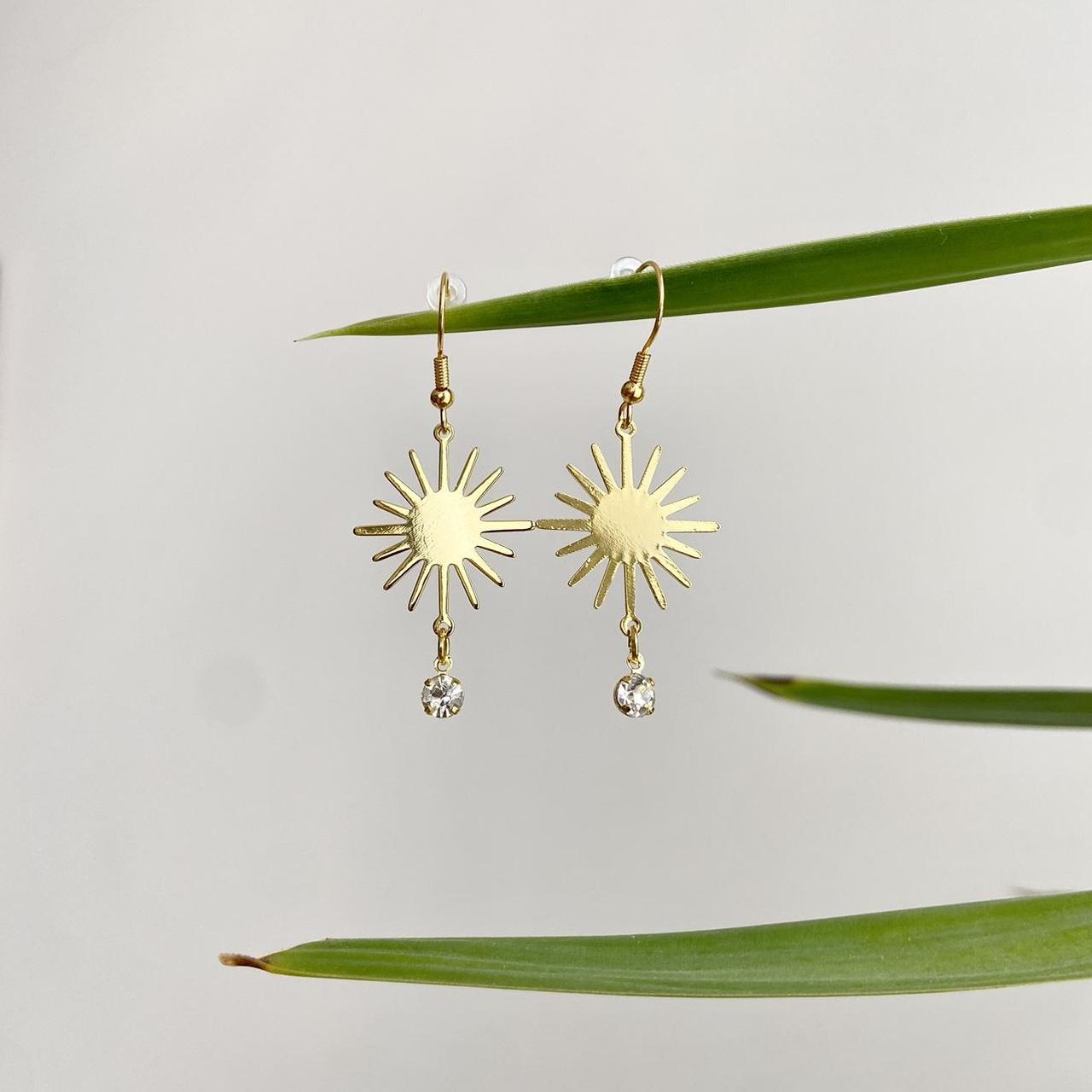 Gold Rising Sun With Dangle Earrings With Circular - Image 4