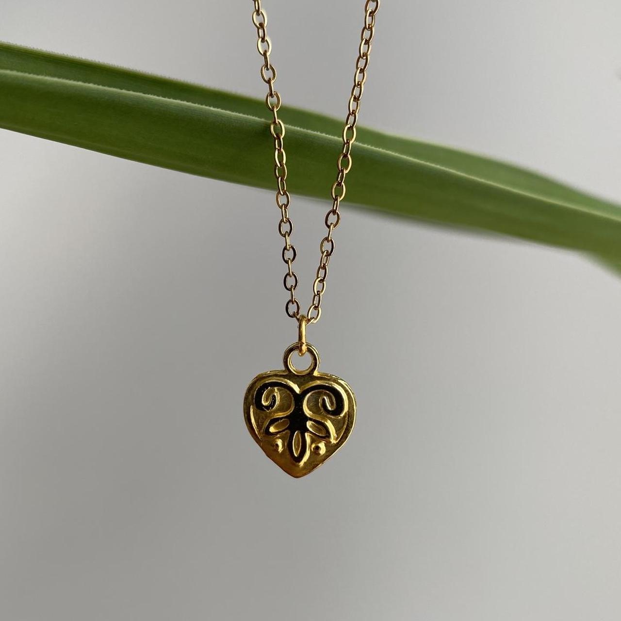 Elegant Gold Leaf Pendant Chain Necklace 18 Karat - Image 3