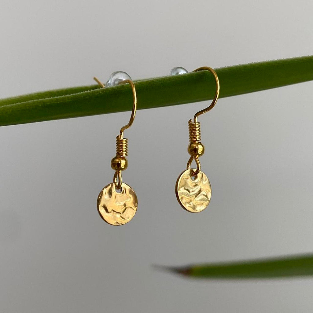 Small Hammered Gold Circle Dangle Earrings 100