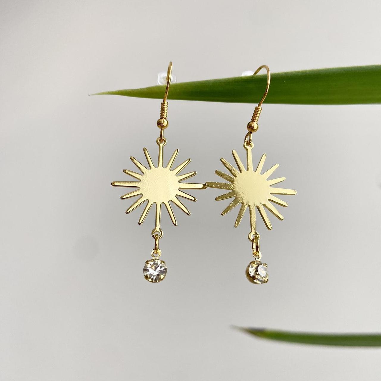 Gold Rising Sun With Dangle Earrings With Circular