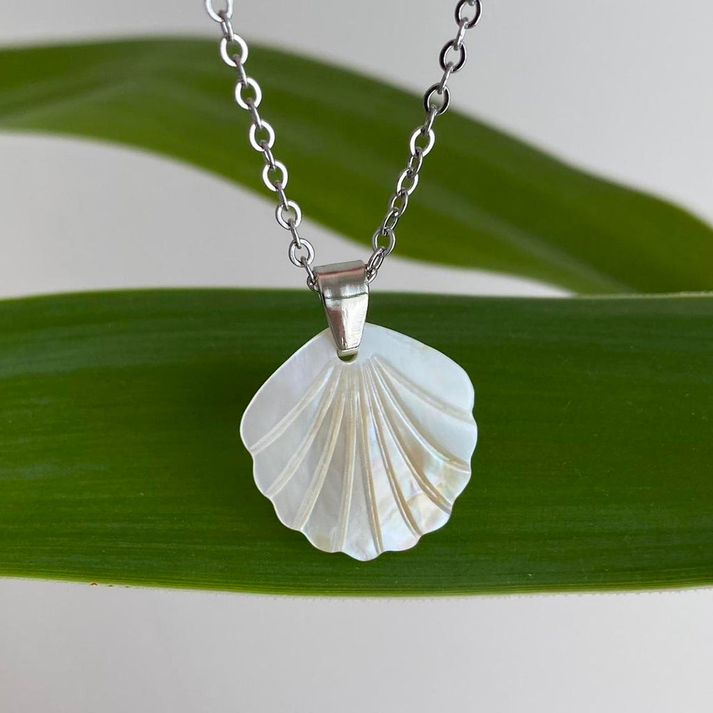 Genuine Shell Pendant Chain Necklace With Silver