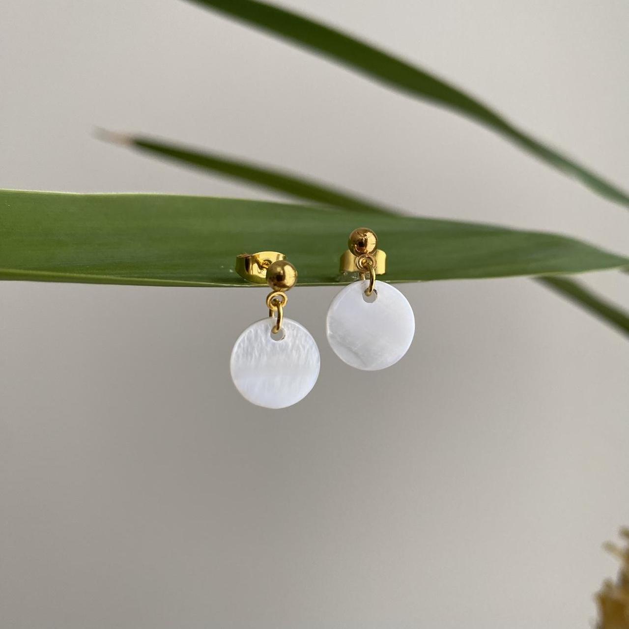 White Circle Shell Gold Dangle Stud Earrings Hand - Image 3
