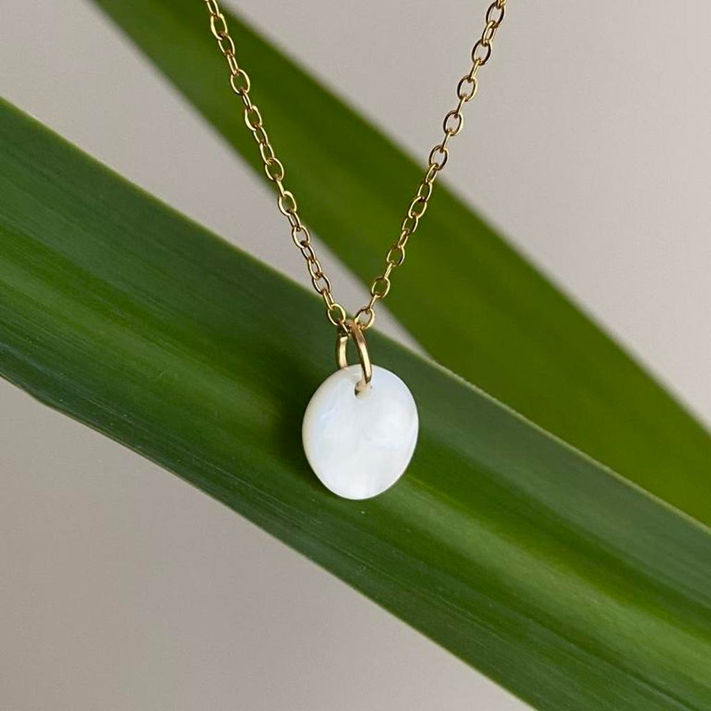 White Shell Circle Pendant Chain Necklace With Gold
