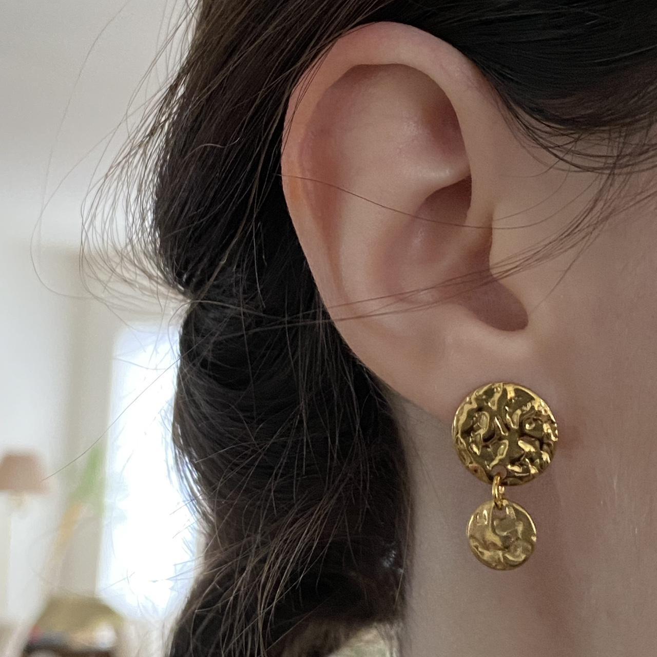 Small Hammered Circle Gold Dangle Stud Earrings - Image 4
