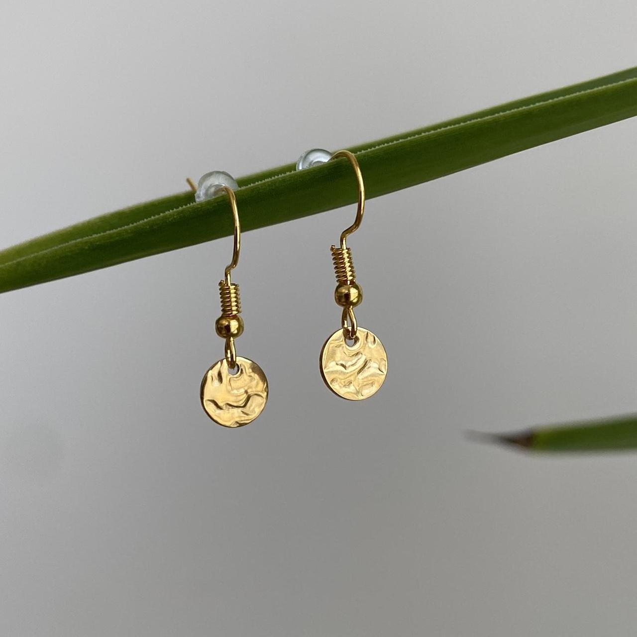 Small Hammered Gold Circle Dangle Earrings 100 - Image 2