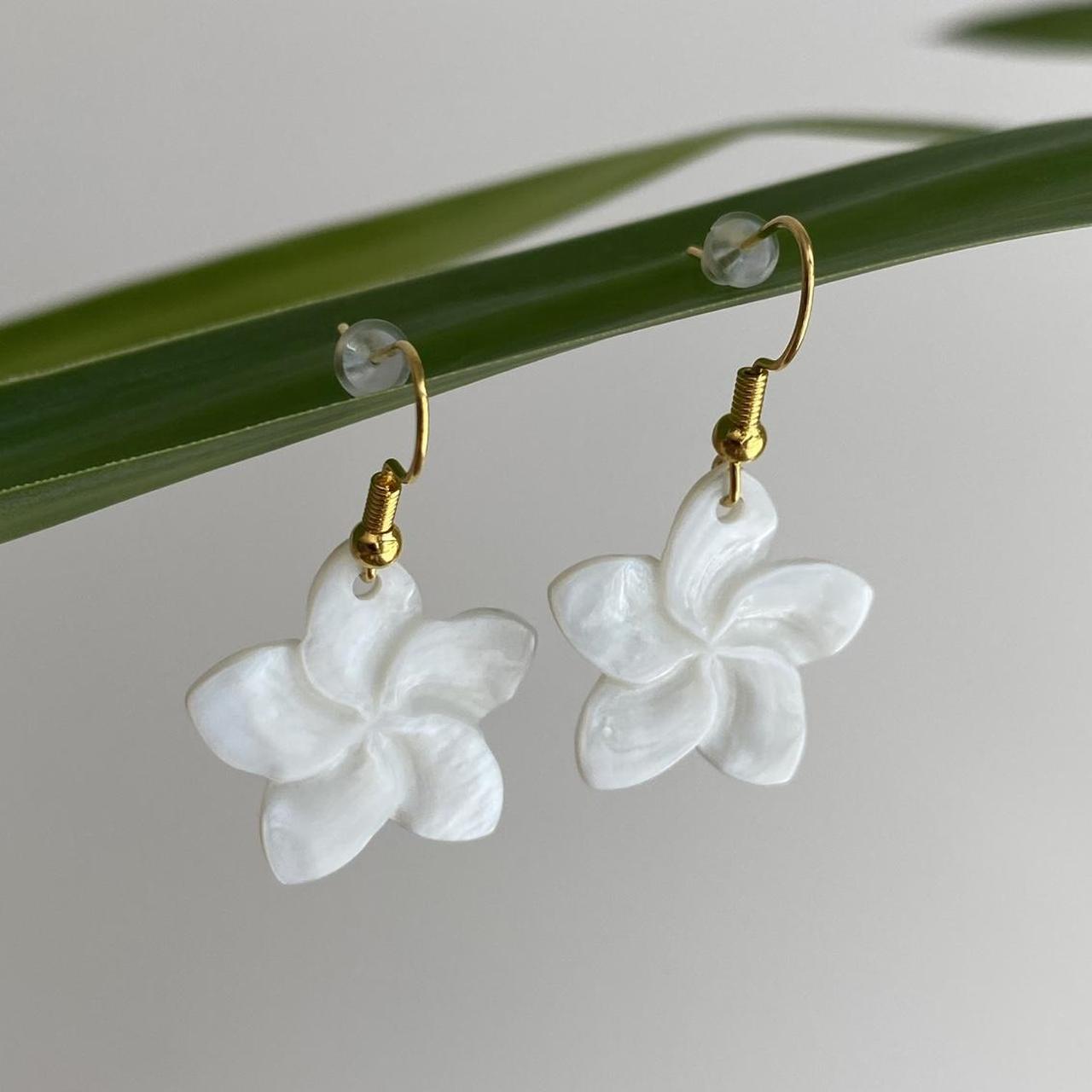 Genuine White Shell Flower Dangle Earrings With Gold - Image 4