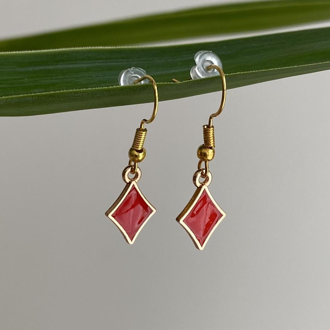 Red Diamonds Symbol Dangle Earrings With Gold