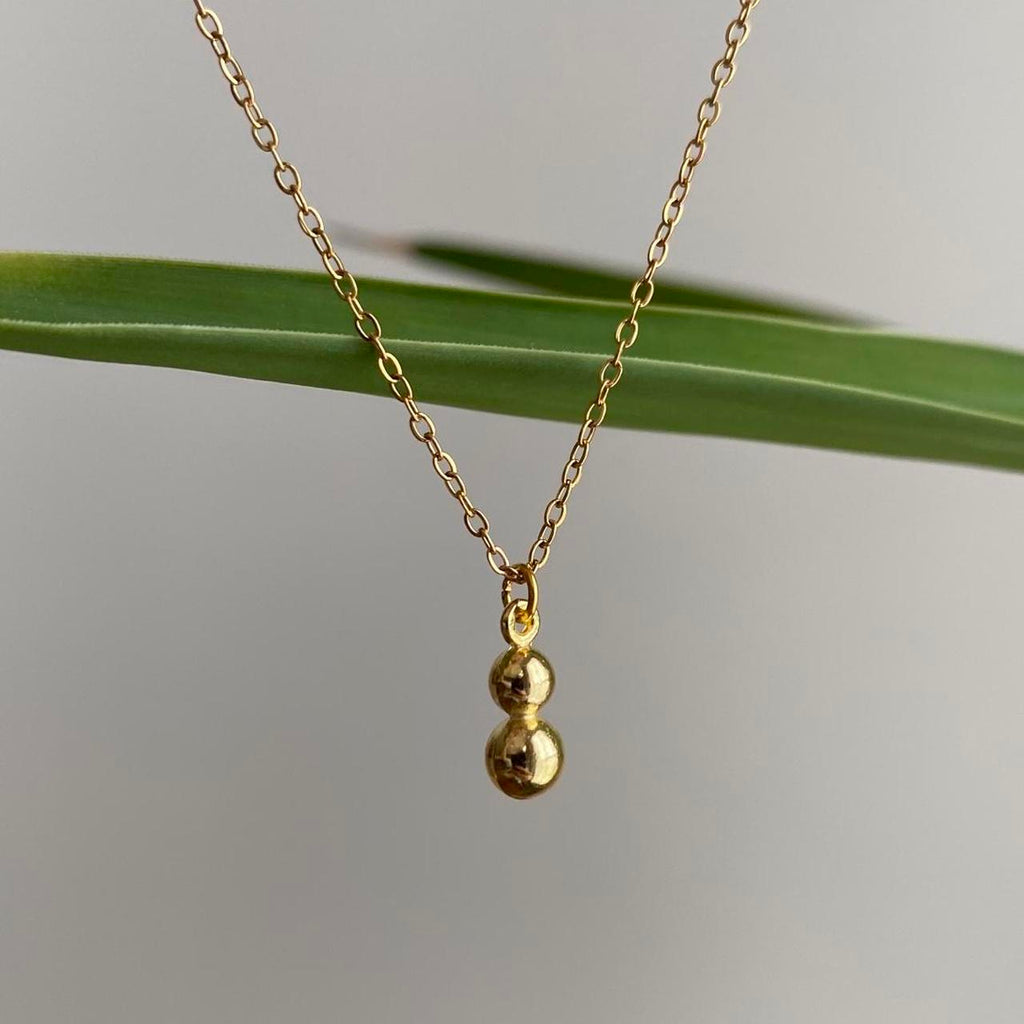 Elegant Gold Double Bulb Pendant Chain Necklace - Image 2