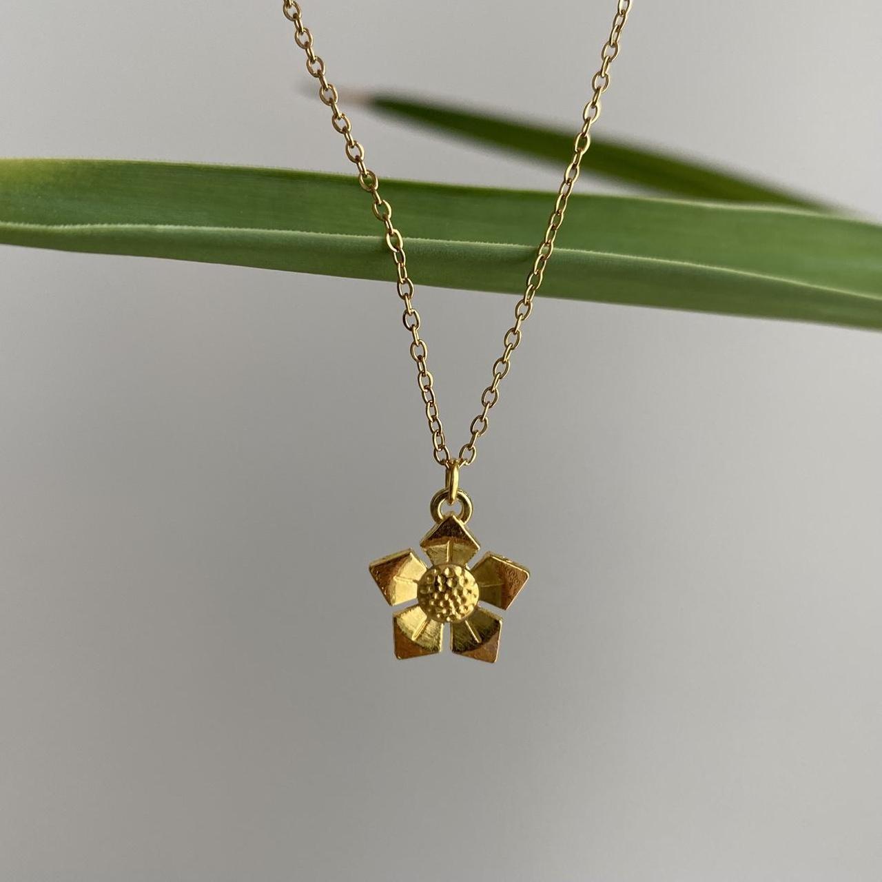 Gold Flower Pendant Chain Necklace 18 Karat Gold - Image 2