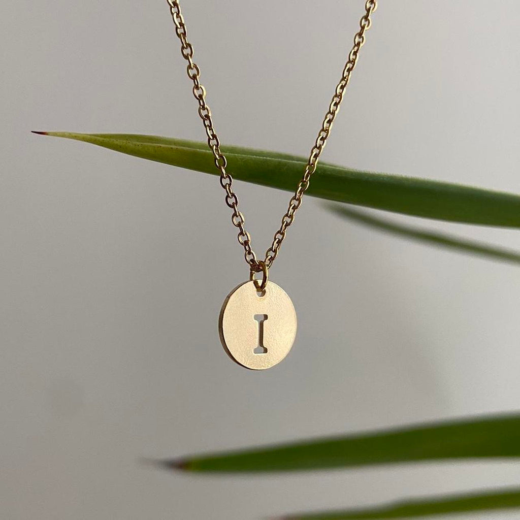 Circle Stamped Gold Letter I Initial Pendant Chain - Image 2