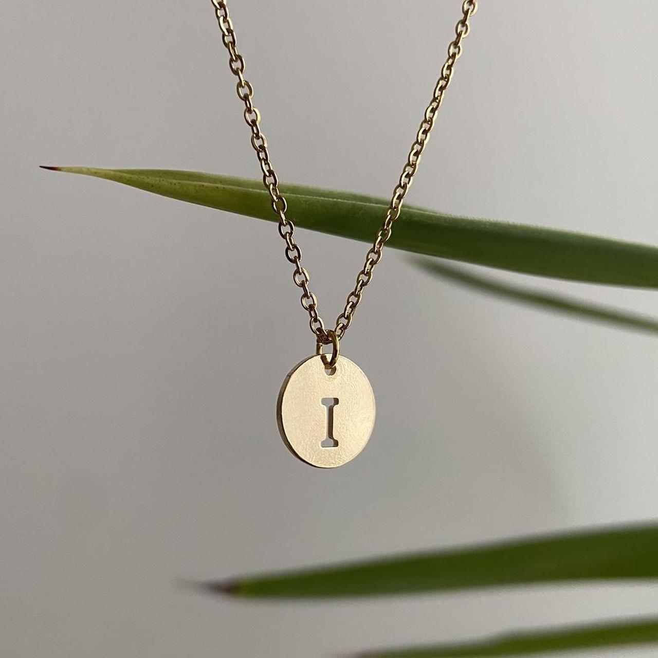 Circle Stamped Gold Letter I Initial Pendant Chain - Image 2