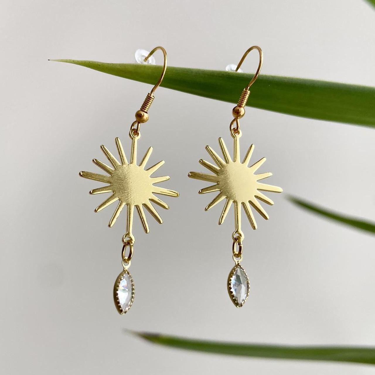Gold Rising Sun With Dangle Earrings With Oval