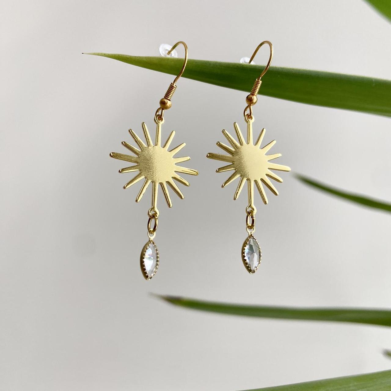 Gold Rising Sun With Dangle Earrings With Oval - Image 4